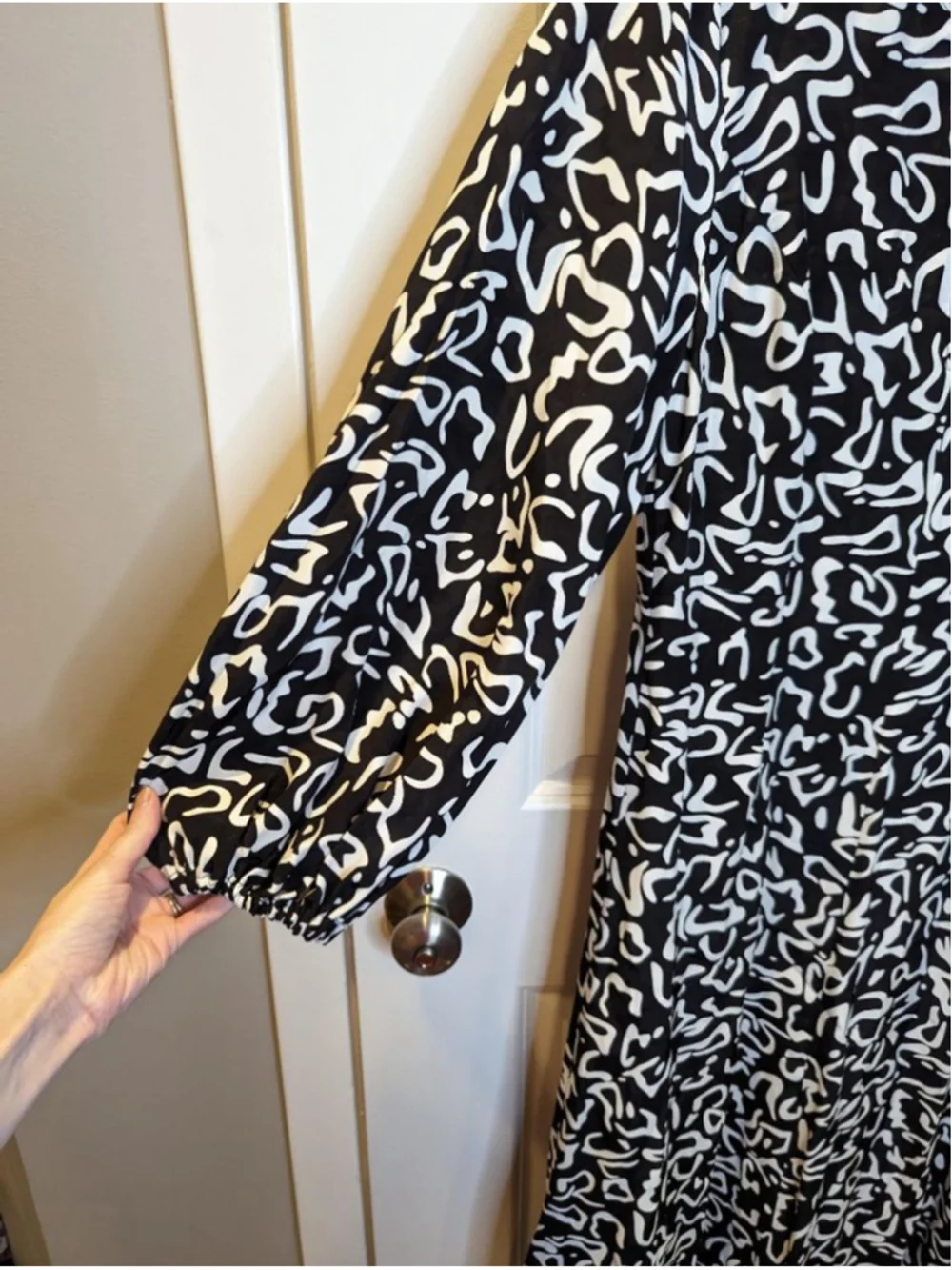 Women's Zara Black White Abstract Long Sleeve Midi Dress S